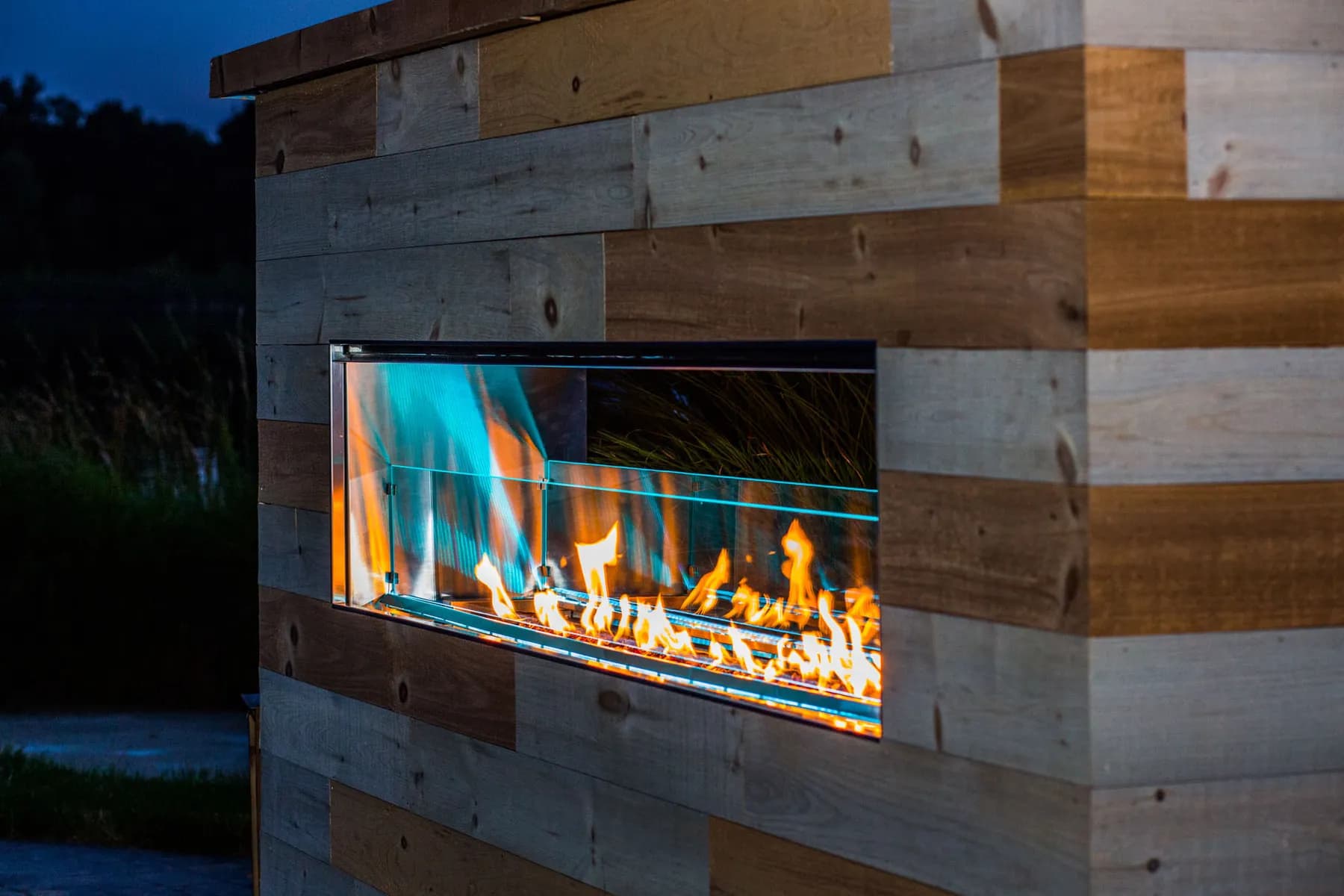Designing a modern entertaining patio for nights that last and memories that stay