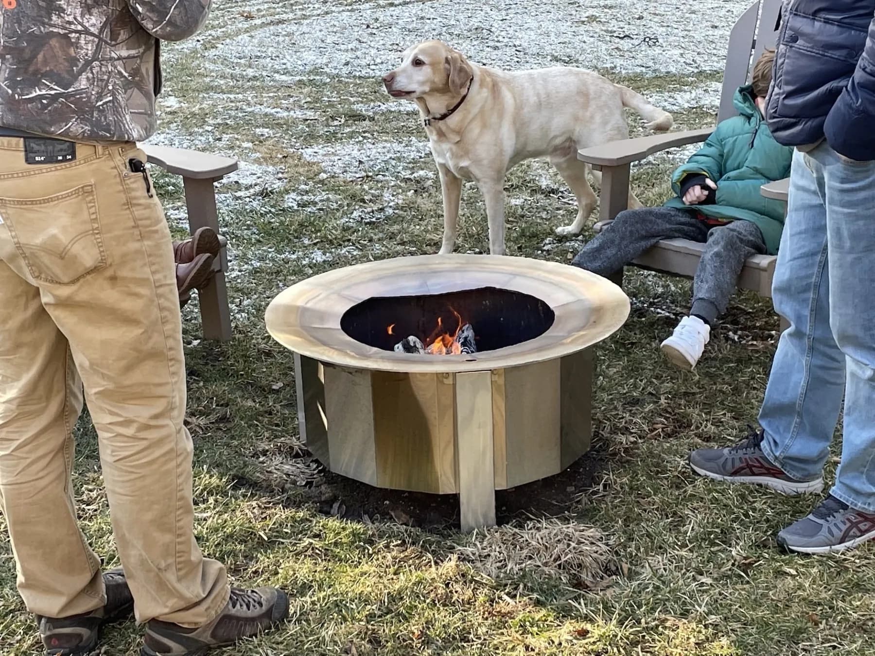 How do smokeless fire pits work