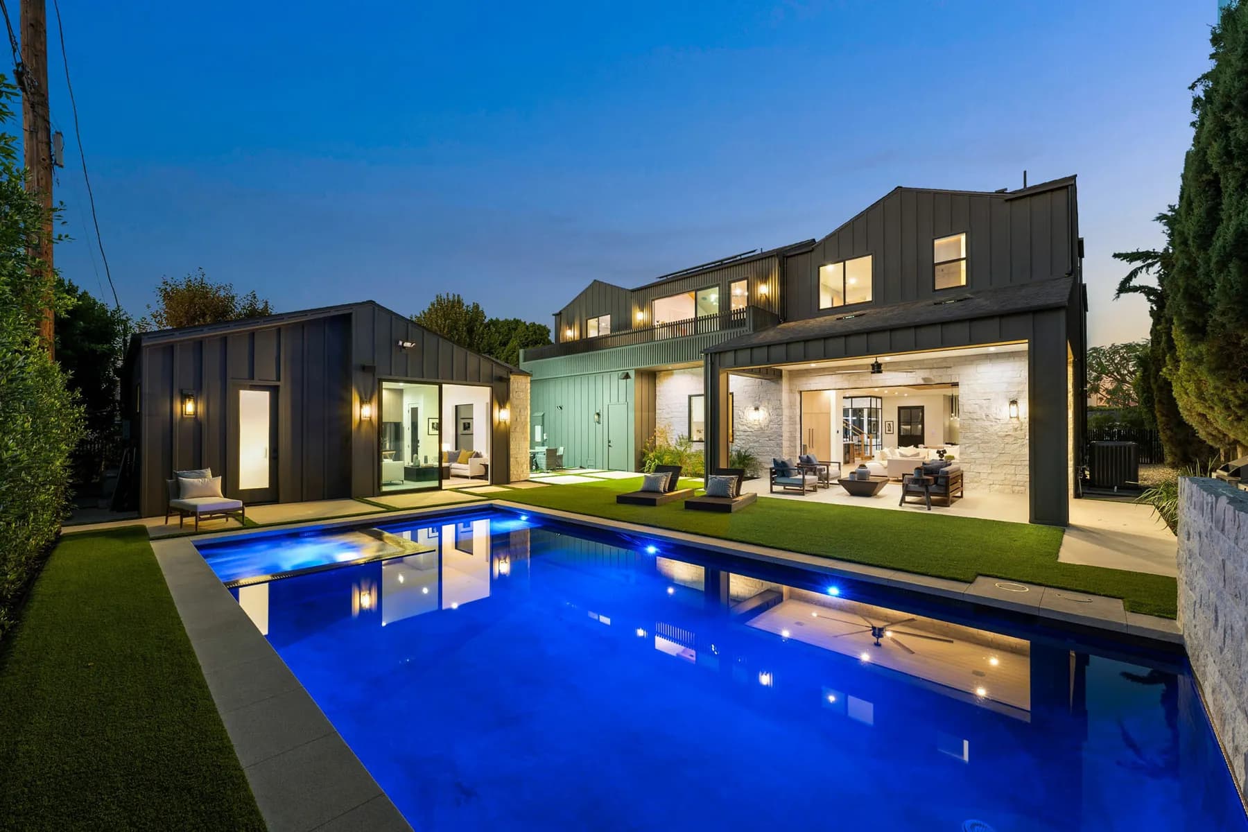 Transitional outdoor ideas that work for everyday living
