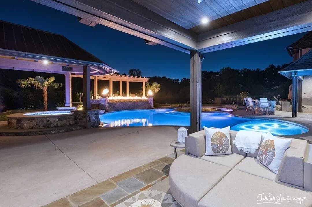 Unforgettable poolside retreat