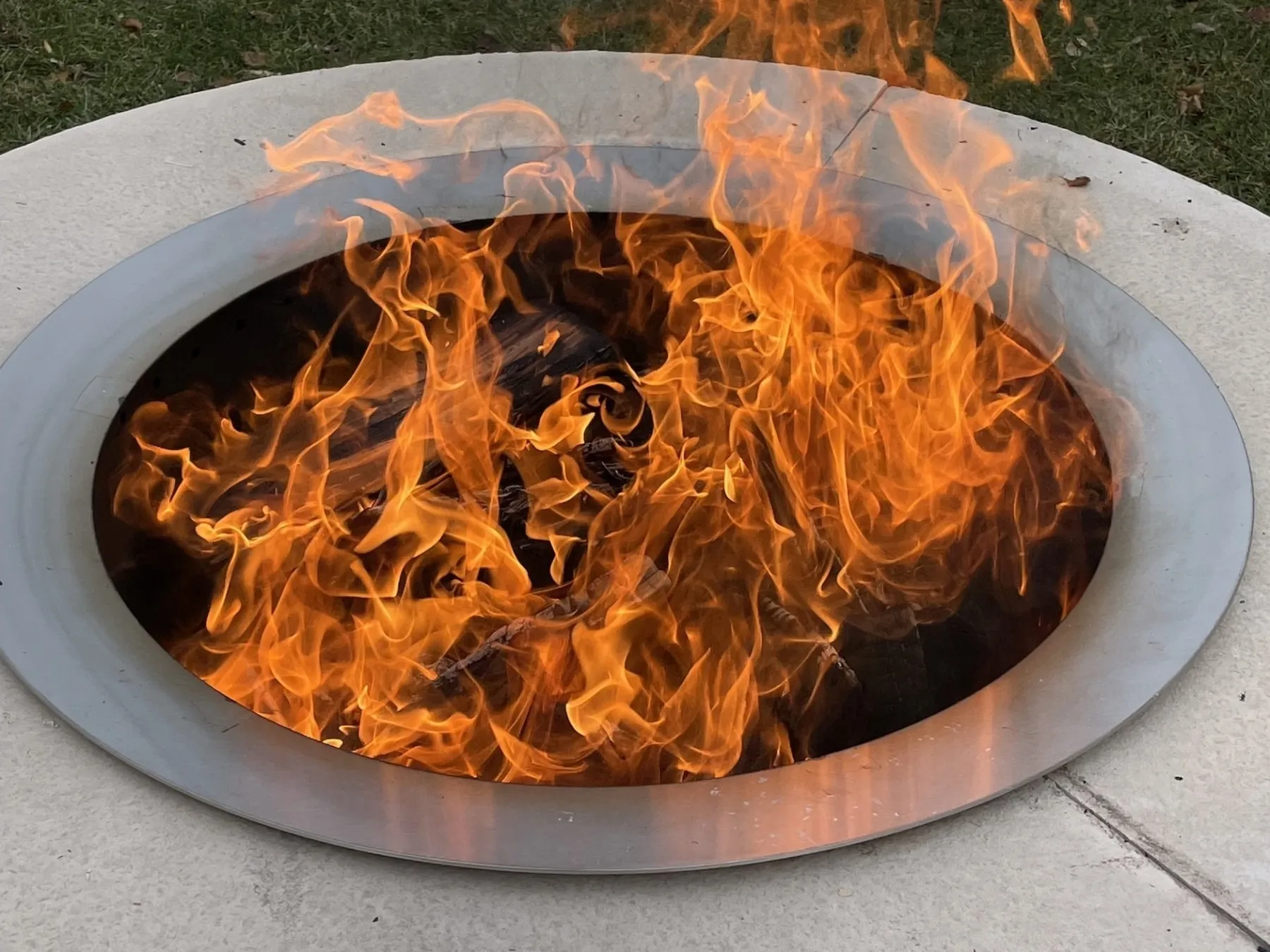 What is a smoke less fire pit